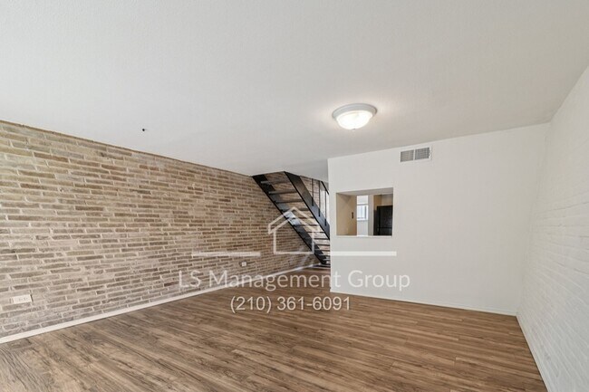Building Photo - 408 Ira Ave