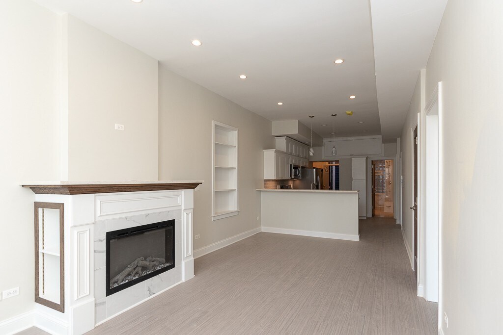 Building Photo - 1637 N Clybourn Ave