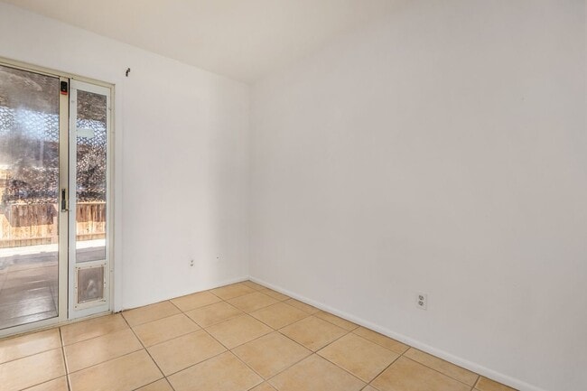 Building Photo - 1052 S San Jose