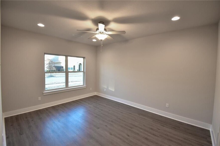 Building Photo - 747 N Malbec Rd