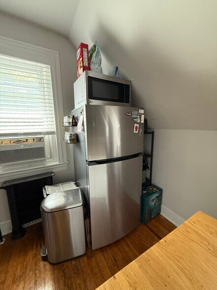 Building Photo - 319 Green Ln