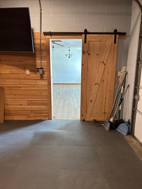 Building Photo - 633 N Commercial St