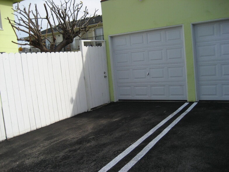 Parking Space - 828 E 10th St