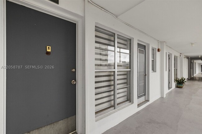 Building Photo - 1340 Lincoln Rd