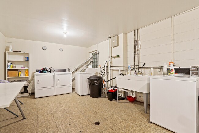 Building Photo - 505 Kenilworth Ave