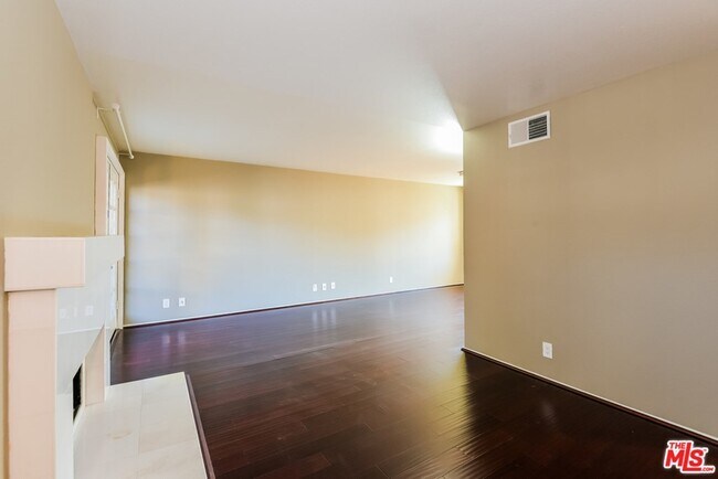 Building Photo - 802 Magnolia Ave