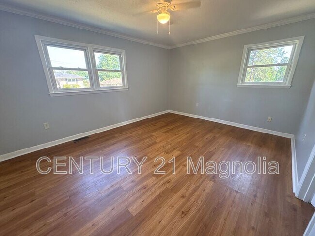Building Photo - 315 Indian Trail