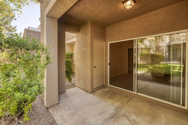 Building Photo - SUMMERLIN 1ST FLOOR - 2 BEDROOM + Den W/ 3...