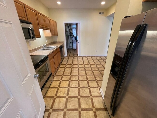 Building Photo - 2 Bed 2 Full Bath Condo w/ Garage For Rent