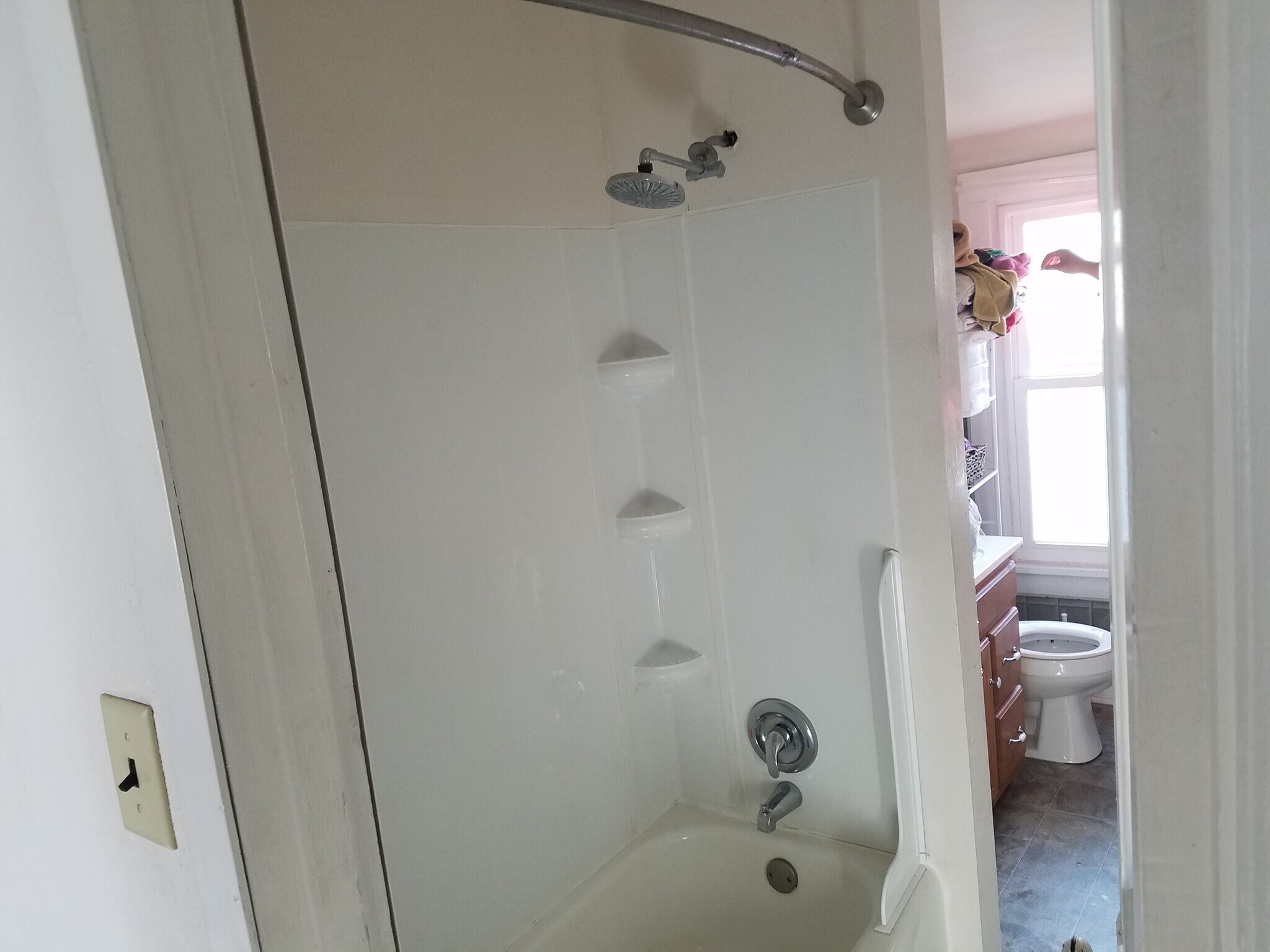 Full Bathroom - 611 Lawn Drive