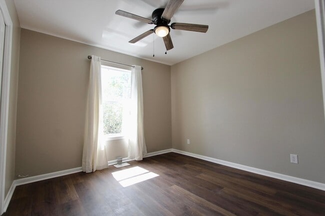 Building Photo - 200 White St