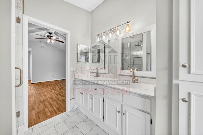 Building Photo - 7005 Robin's Nest Dr