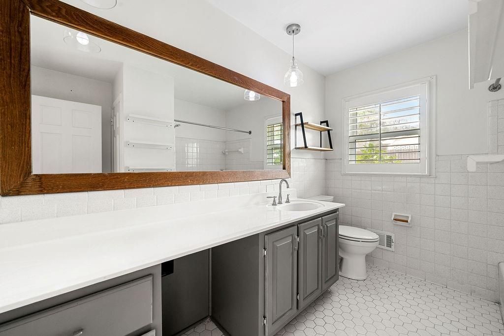 Building Photo - 161 Deerwood Cir