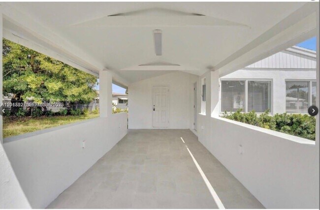 Building Photo - 4701 N Andrews Ave