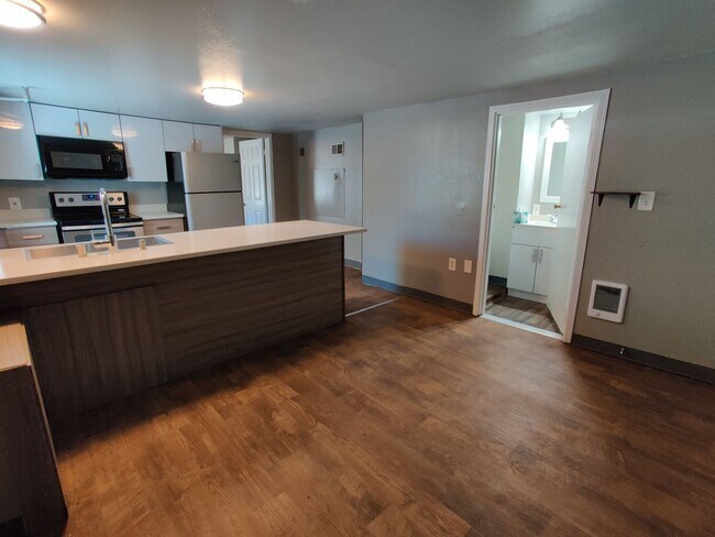 Building Photo - Rental -- Queen Anne