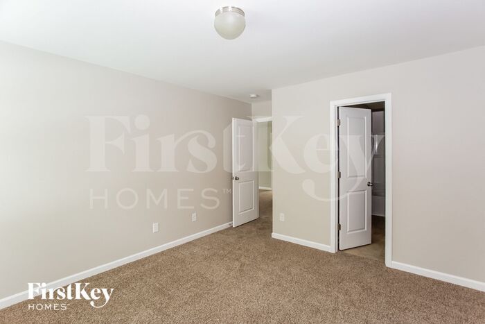 Building Photo - 5931 Sanders Farm Ln