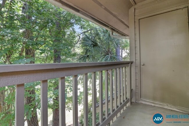 Building Photo - Updated Wyndemere Condo at Yacht Cove – Fr...