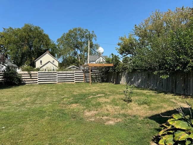 Building Photo - 5260 South St