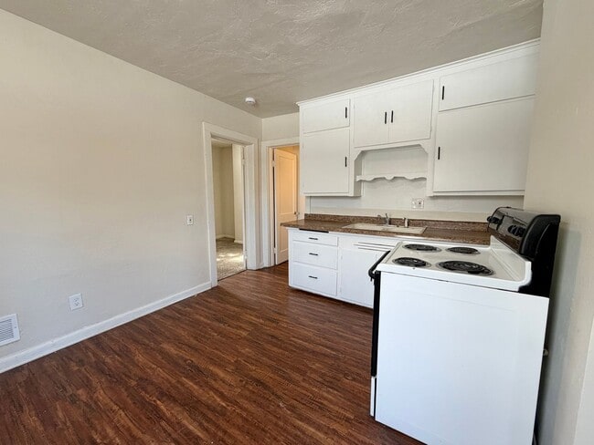 Building Photo - 1440 Smith St