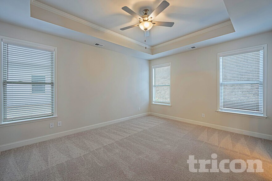 Building Photo - 401 Curlin Ct