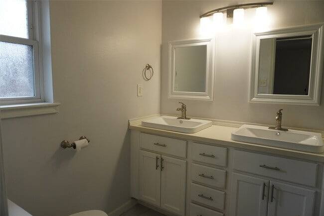 Building Photo - 10703 Wickersham Ln