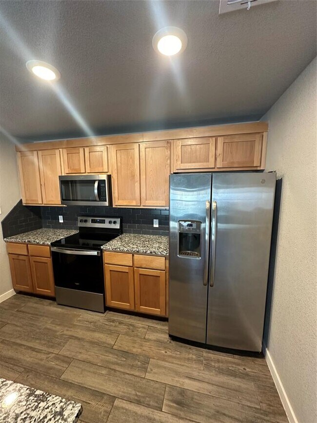 Building Photo - 3102 B Stonewall Dr