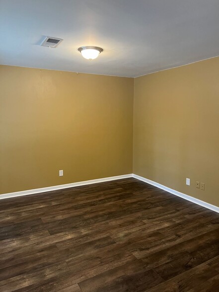 Building Photo - 531 Flint Ave