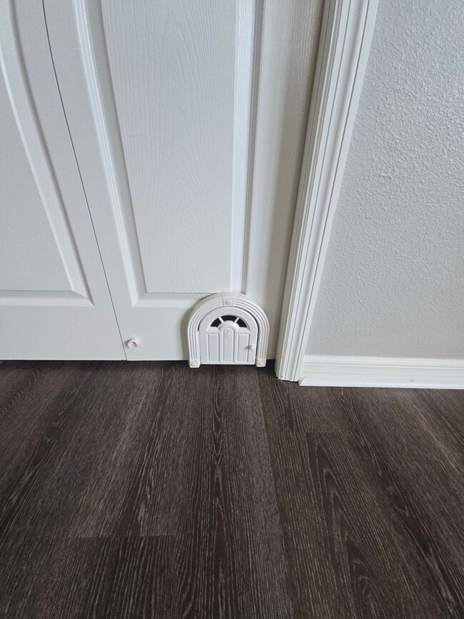 Building Photo - Beautiful 2/2.5 ***All included*** Interne...