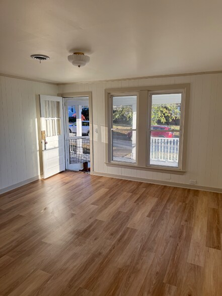 Building Photo - 50 Academy