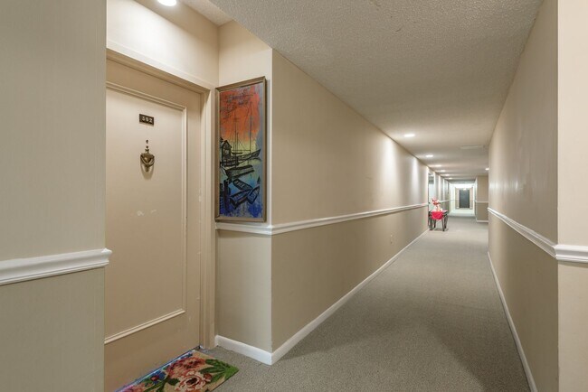 Building Photo - Harbor Oaks Place