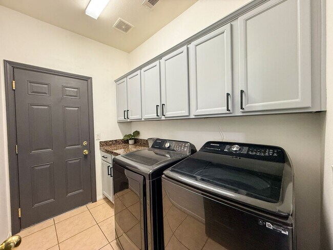 Building Photo - Beautiful Yucca Mesa Home