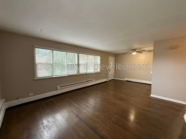 Building Photo - 233 Uteg St