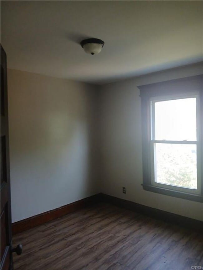 Building Photo - 4 Bedroom Single Family House Available in Syracuse