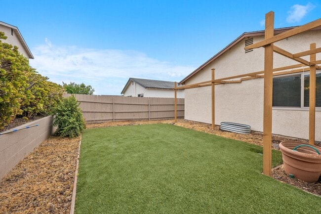 Building Photo - Single Family House One Level
