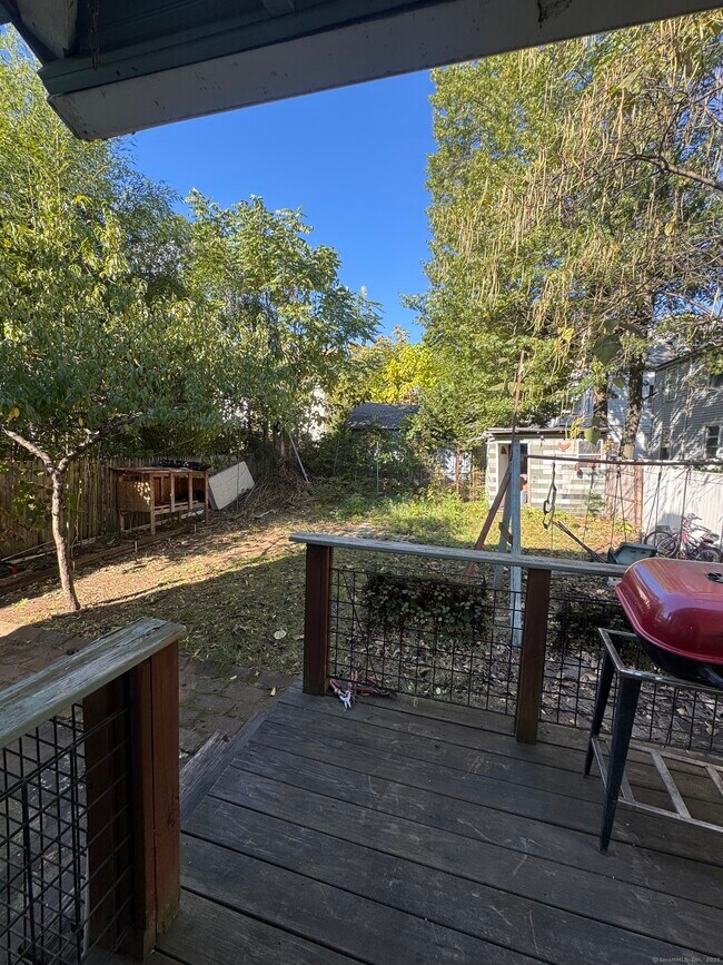 Building Photo - 731 George St