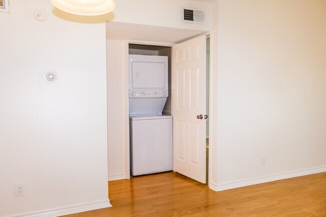 Building Photo - 2120 El Paseo St