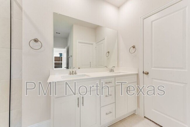 Building Photo - 737 Portina Dr