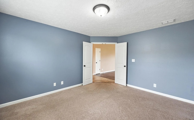 Building Photo - 3185 Fleming Dr