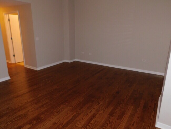 Building Photo - 6000 N Cicero Ave
