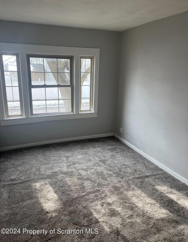 Building Photo - 109 N Thomas Ave