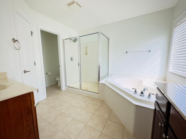 Building Photo - 6300 Falcon Knoll Cir