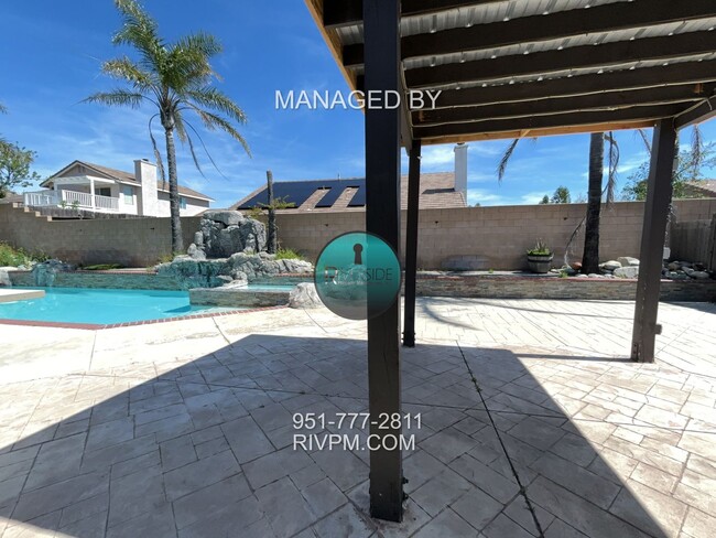 Building Photo - DREAM RENTAL POOL HOME IN RIALTO!!