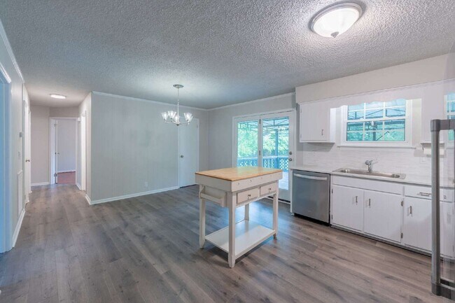 Building Photo - 207 Whitnel Dr