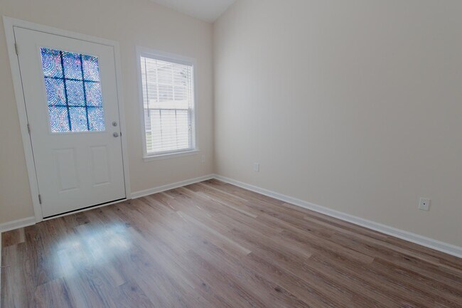 Building Photo - 605 Surfsong Way