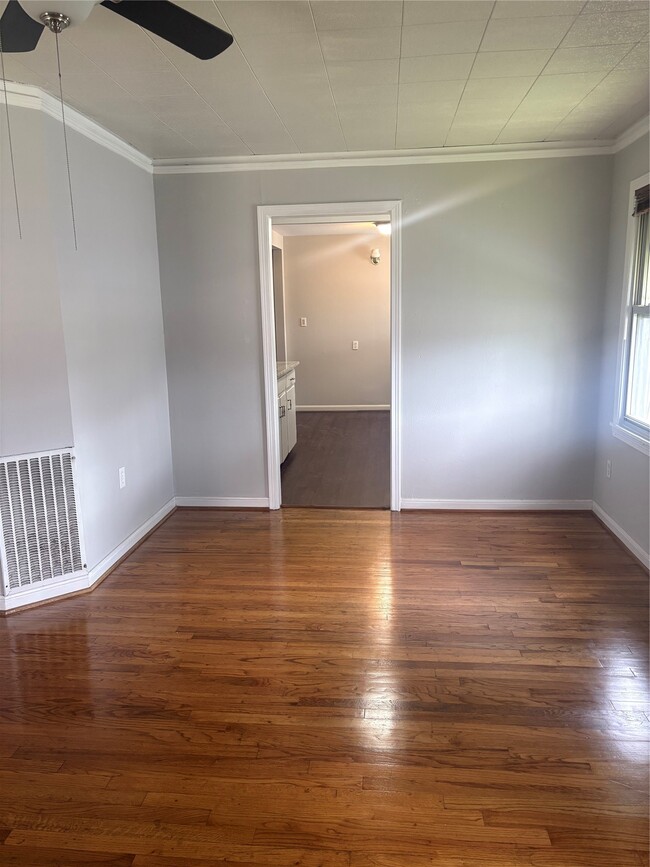 Building Photo - 3002 Carter St