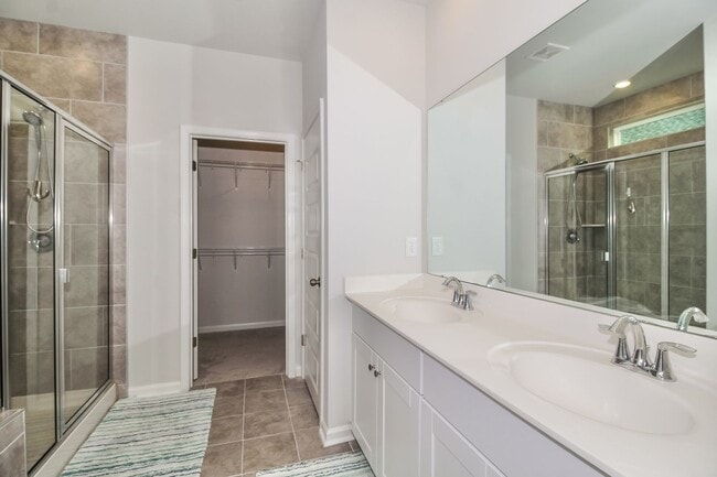 Building Photo - Lovely Furnished Home - $200 Off 1st Month Rent (Upon Approval)