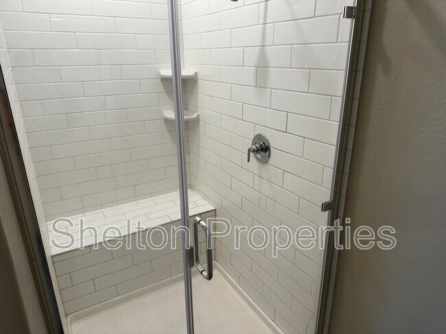 Building Photo - 16562 W Charlotte Dr