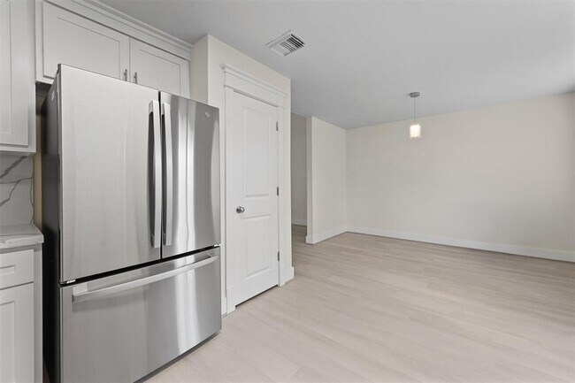 Building Photo - 1430 Suffield Ct