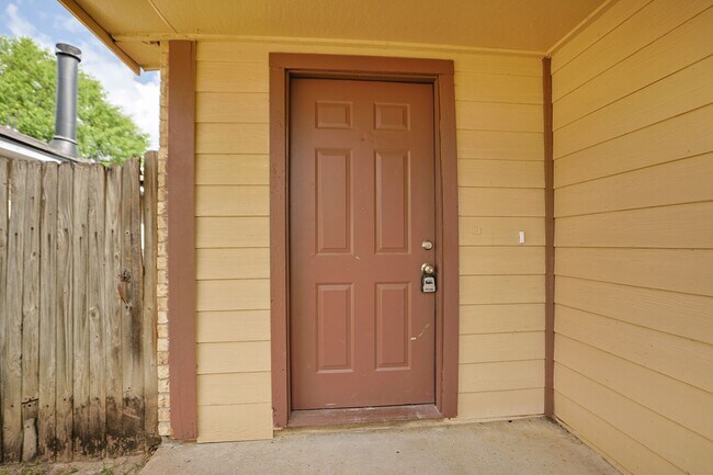 Building Photo - 19938 Laurel Trail Dr