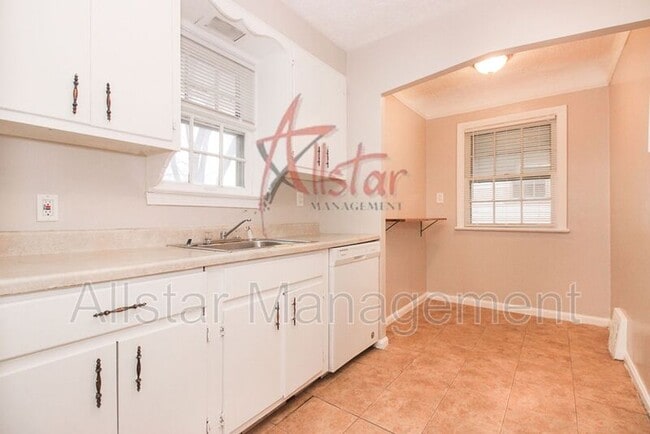 Building Photo - 3801 Woodridge Rd